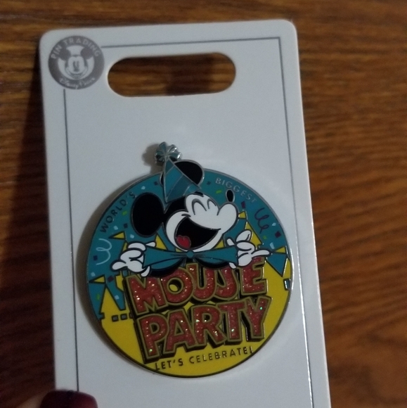 Disney Accessories - Mickey mouse pin